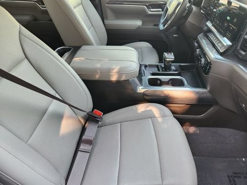 Used 2025 Chevrolet Silverado 1500 LTZ w/ LTZ Convenience Package II AWD/4WD image 19