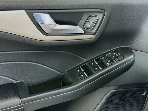 Used 2022 Ford Escape SEL FWD image 10