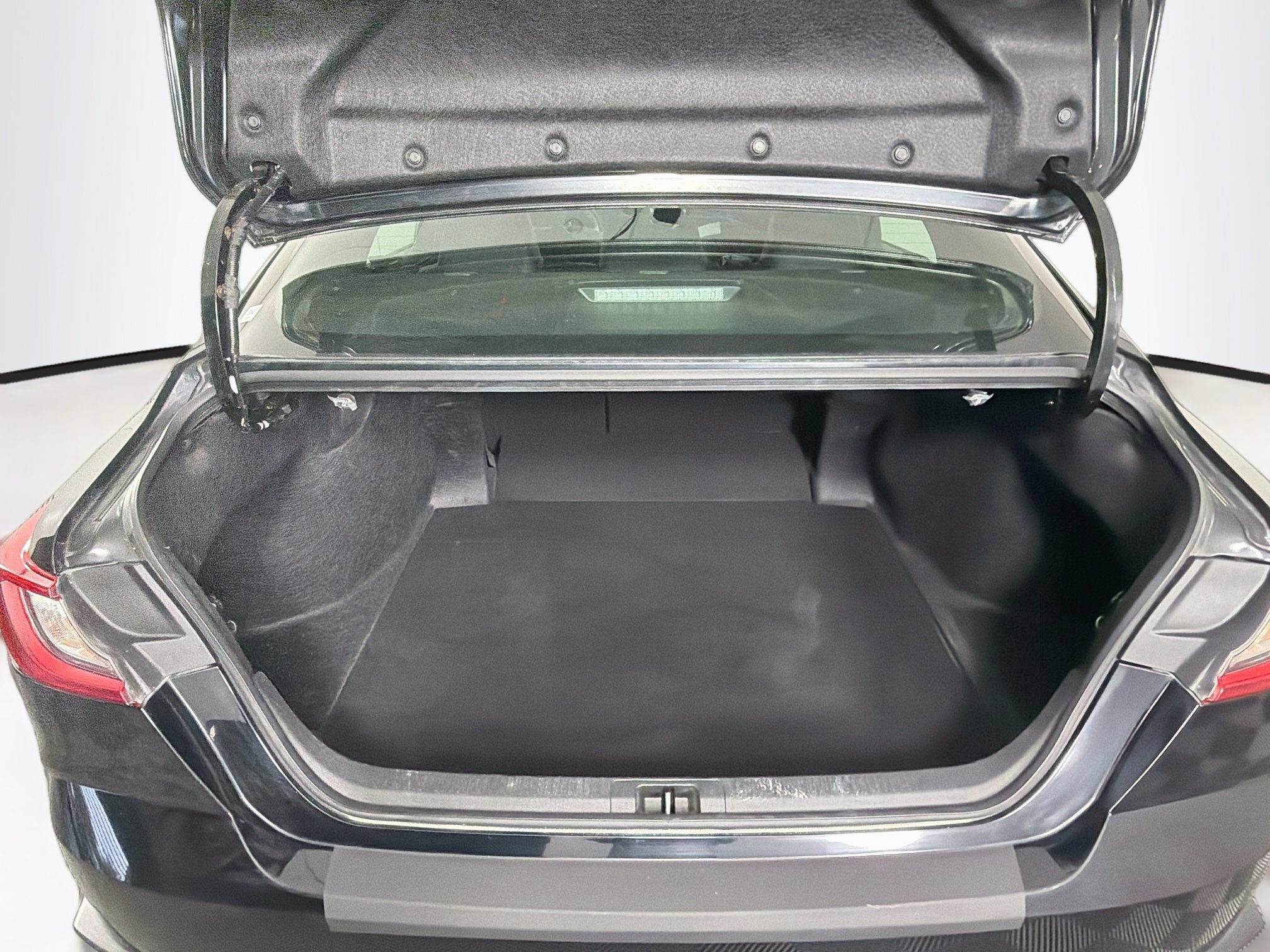 Used 2025 Toyota Camry SE FWD image 29