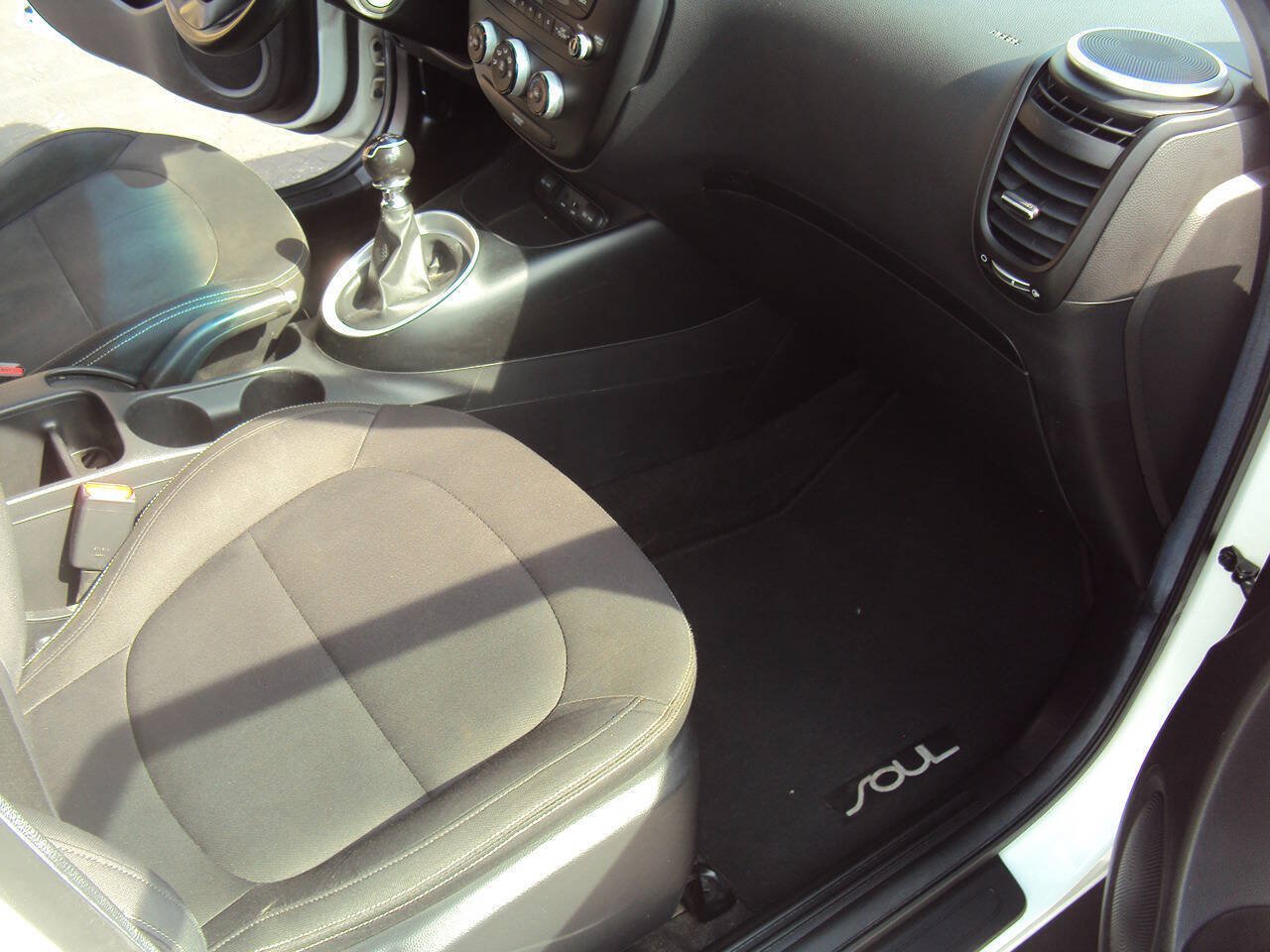 Used 2015 Kia Soul FWD image 11