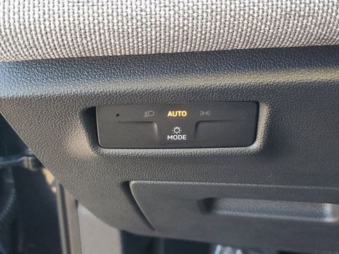 Certified 2025 Volkswagen Tiguan S image 27