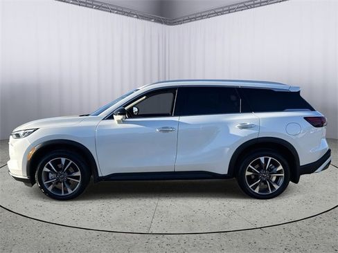 Certified 2025 INFINITI QX60 Luxe image 3