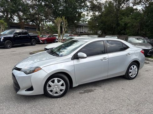 Used 2019 Toyota Corolla LE image 3
