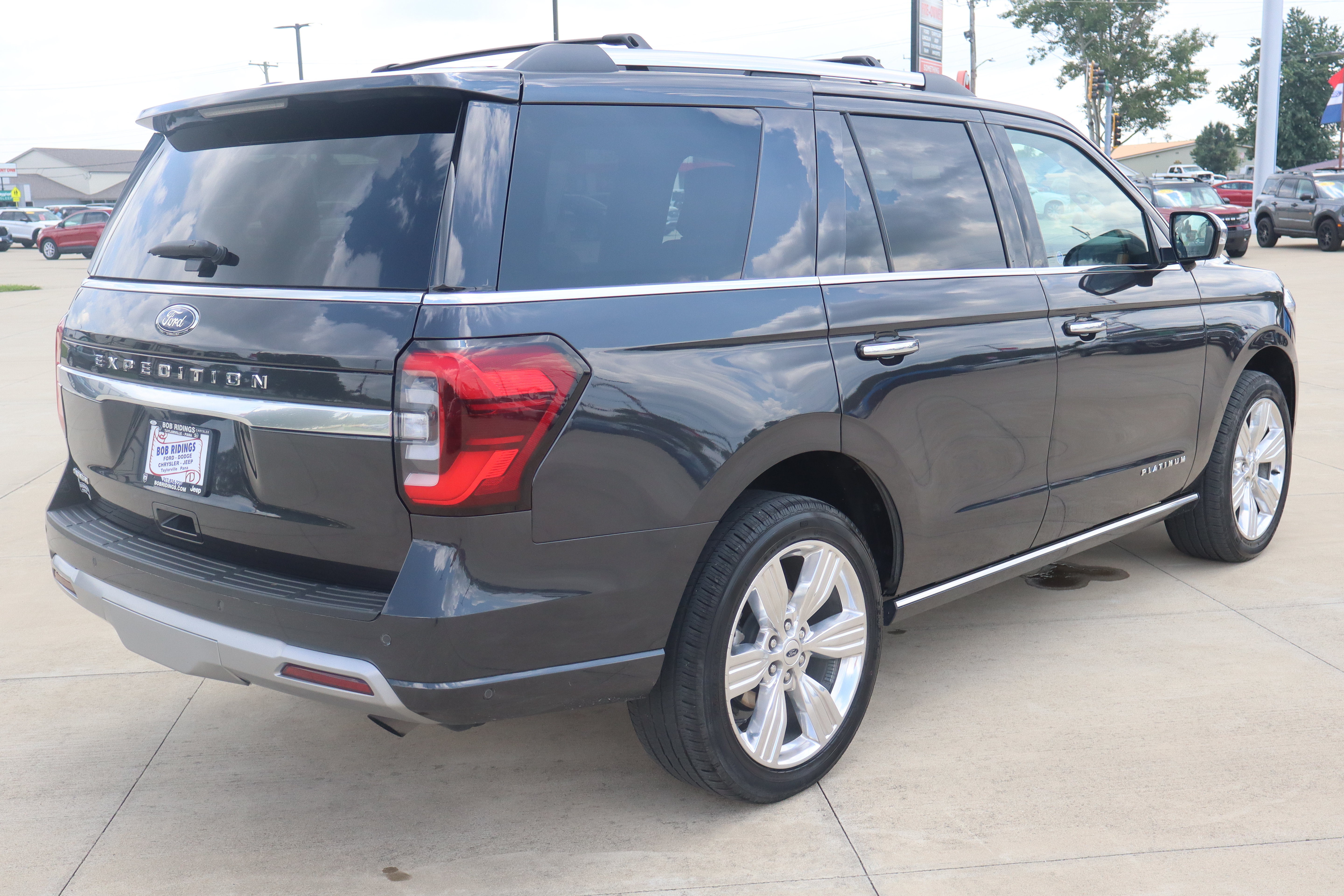Used 2024 Ford Expedition Platinum AWD/4WD image 6