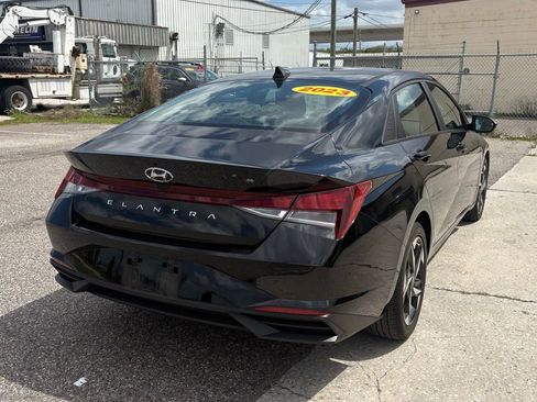 Used 2023 Hyundai Elantra SEL w/ Convenience Package image 3