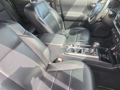 Used 2019 Toyota Tacoma TRD Sport image 34