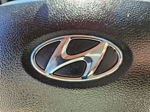 Used 2023 Hyundai Venue SEL image 27