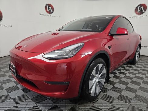 Used 2022 Tesla Model Y Long Range image 5