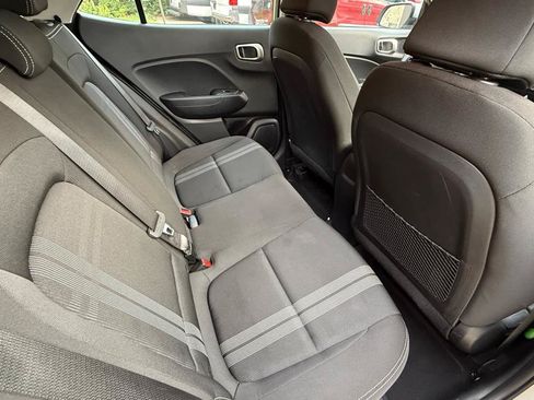 Used 2022 Hyundai Venue SEL FWD image 20