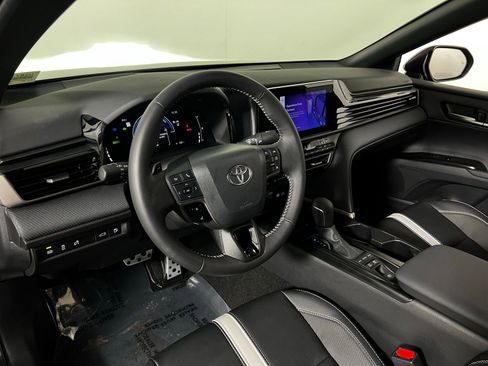 Used 2026 Toyota Camry SE w/ Convenience Package FWD image 12