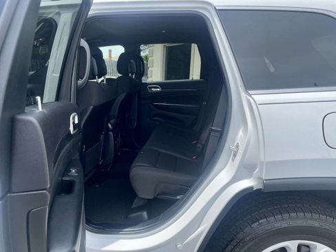 Used 2021 Jeep Grand Cherokee Laredo image 7