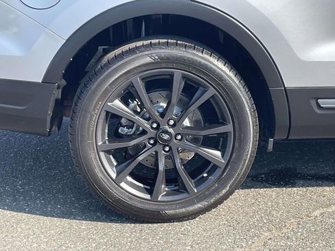 Used 2019 Ford Explorer XLT w/ Equipment Group 202A FWD image 7