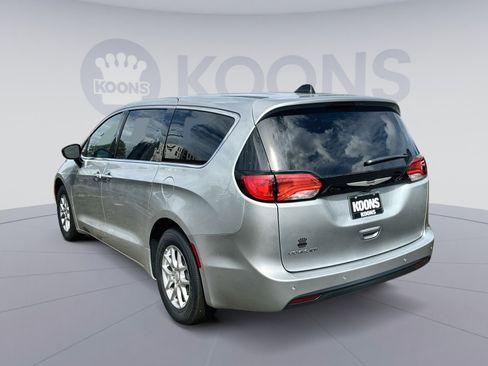 New 2026 Chrysler Voyager LX image 4