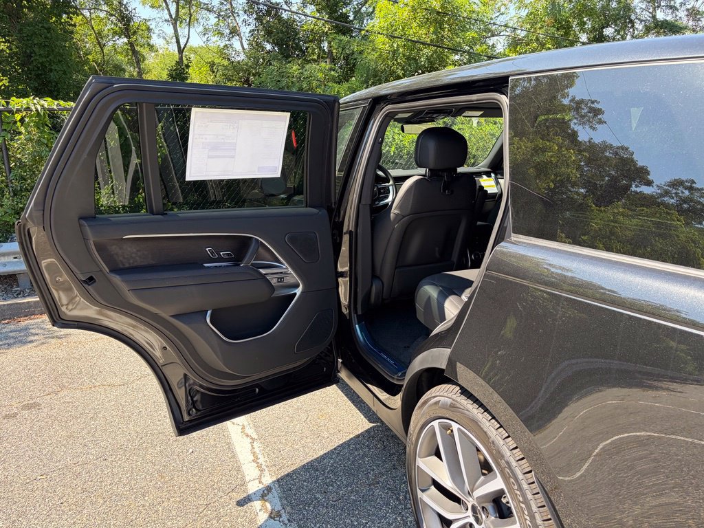 New 2026 Land Rover Range Rover Long Wheelbase SE AWD/4WD image 12