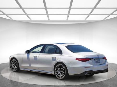 Used 2023 Mercedes-Benz S 580 4MATIC Sedan image 2