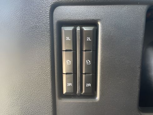 Used 2024 Ford Expedition XLT AWD/4WD image 9