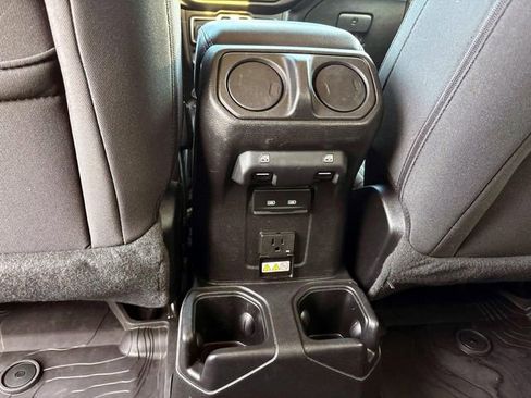 Used 2022 Jeep Wrangler Unlimited Sahara image 12