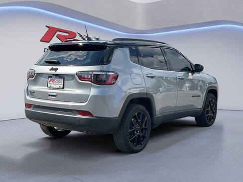 Used 2024 Jeep Compass Latitude w/ Altitude Special Edition image 5