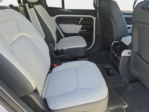 New 2025 Land Rover Defender 130 X-Dynamic SE image 11