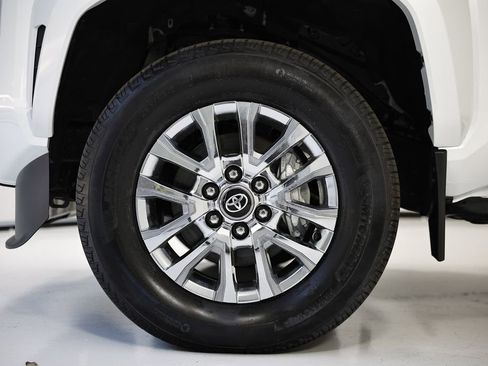 Used 2025 Toyota Tacoma Limited image 11