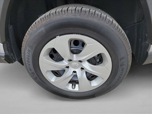 Used 2022 Toyota RAV4 LE FWD image 8