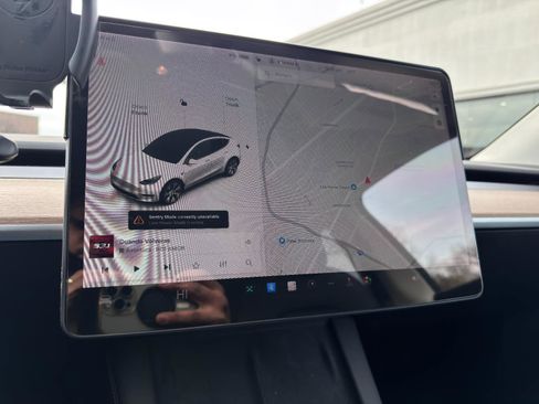 Used 2021 Tesla Model Y Long Range image 17