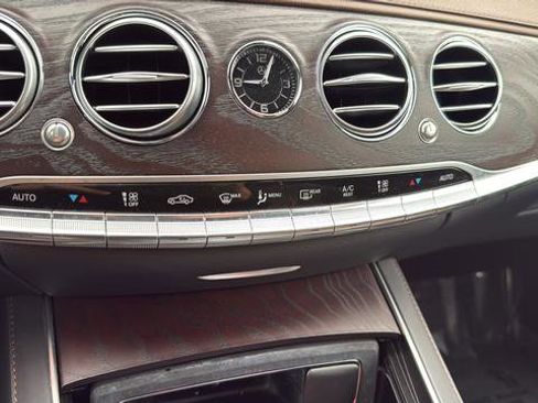 Used 2019 Mercedes-Benz S 560 Sedan image 18