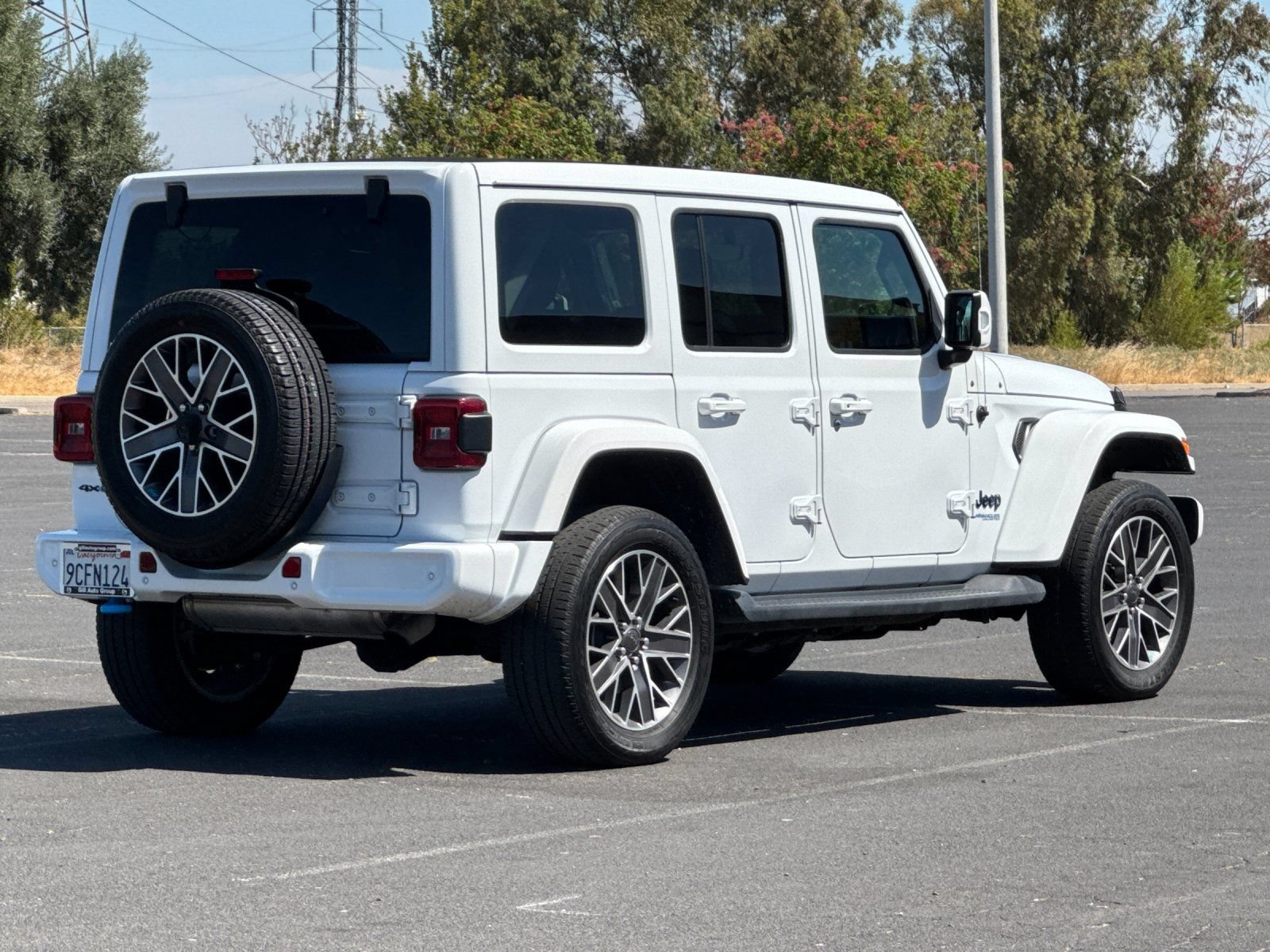 Used 2022 Jeep Wrangler Unlimited Sahara AWD/4WD image 4