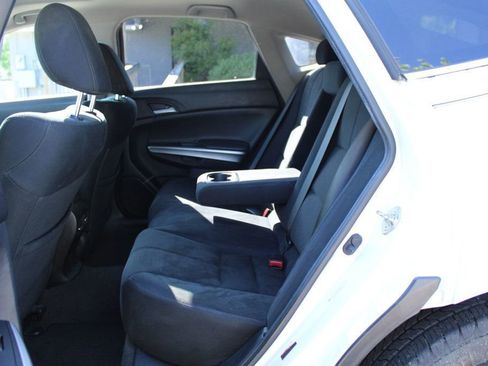 Used 2015 Honda Crosstour EX image 28