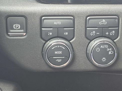 Used 2024 Chevrolet Silverado 1500 LT AWD/4WD image 28