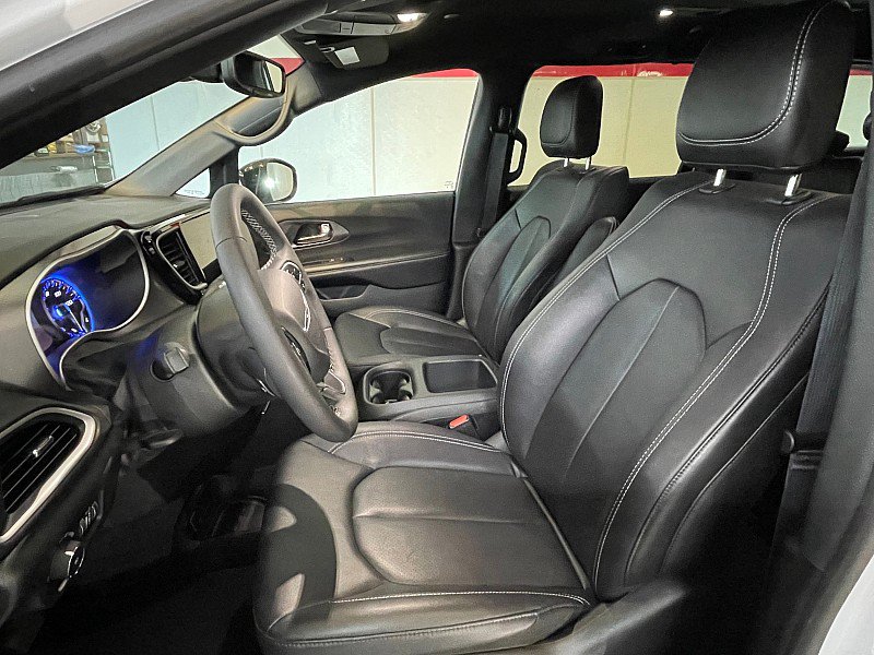 Used 2026 Chrysler Pacifica Select FWD image 9