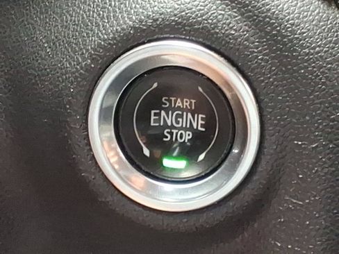 Used 2021 Chevrolet Silverado 1500 LT AWD/4WD image 19