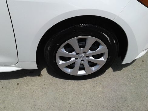 Used 2025 Toyota Corolla LE FWD image 9