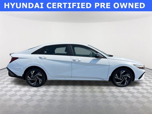 Certified 2025 Hyundai Elantra SEL image 4
