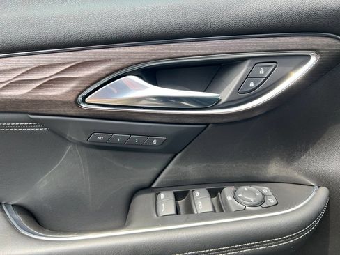 Used 2023 Buick Envision Avenir FWD image 8