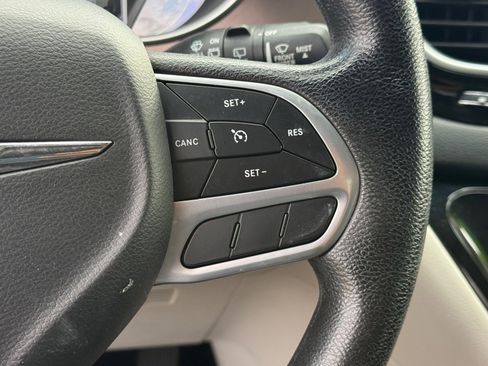 Used 2021 Chrysler Voyager Lxi image 15