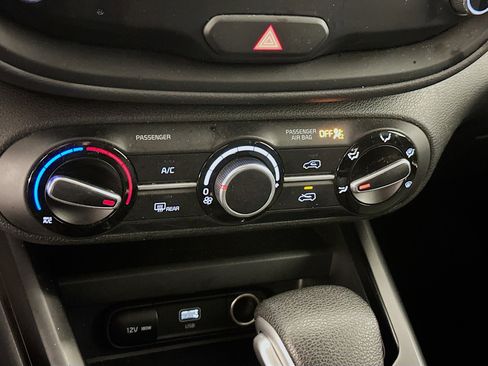 Used 2025 Kia Soul LX w/ LX Technology Package image 23