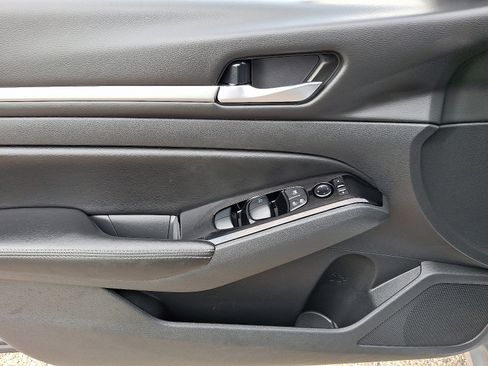 Used 2023 Nissan Altima 2.5 SV image 12