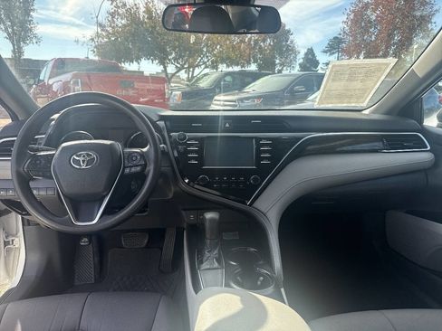 Used 2018 Toyota Camry LE image 5