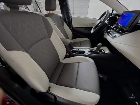 Used 2025 Toyota Corolla LE FWD image 30