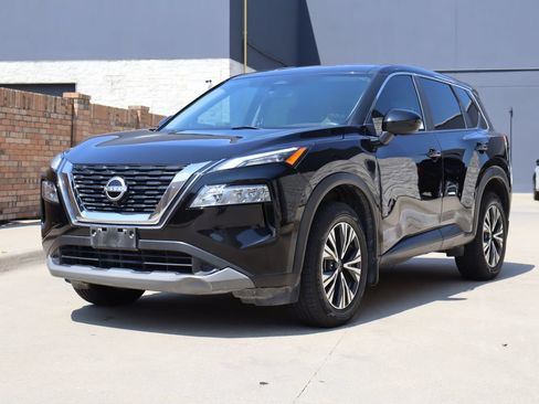 Used 2023 Nissan Rogue SV FWD image 2