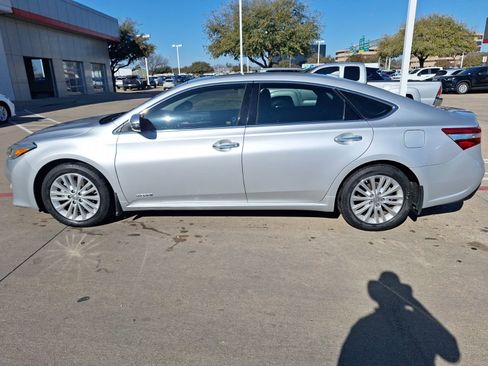 Used 2014 Toyota Avalon Limited image 3