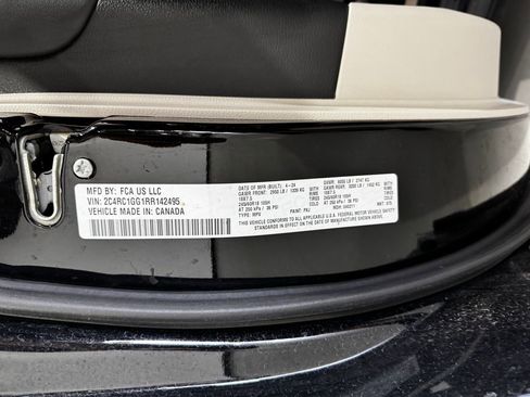 Used 2024 Chrysler Pacifica Limited FWD image 46