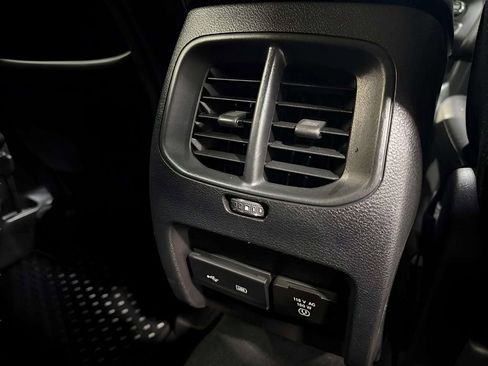 Used 2019 Jeep Cherokee Trailhawk w/ Comfort & Convenience Group AWD/4WD image 32