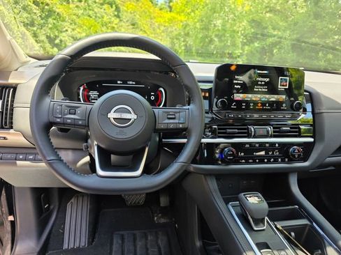 Used 2025 Nissan Pathfinder Platinum w/ Cargo Package AWD/4WD image 15