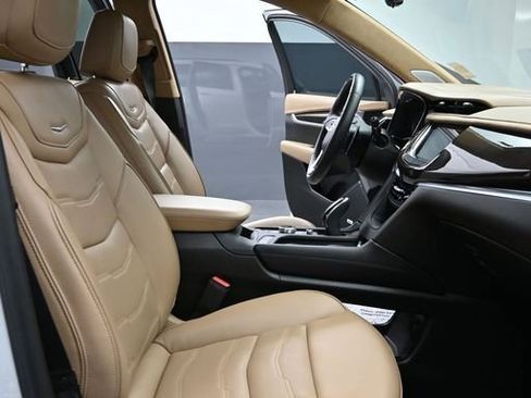 Certified 2025 Cadillac XT6 Sport w/ Platinum Package AWD/4WD image 16