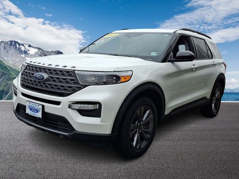 Certified 2023 Ford Explorer XLT w/ Equipment Group 202A image 3