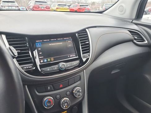 Certified 2022 Chevrolet Trax LT w/ LT Convenience Package image 28
