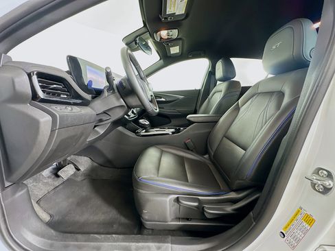 Used 2025 Buick Envista Sport Touring image 13