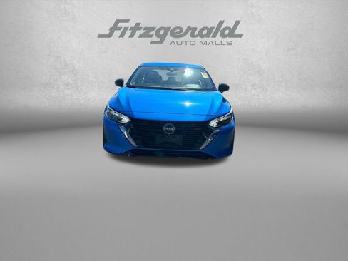 Used 2025 Nissan Sentra SR FWD image 2